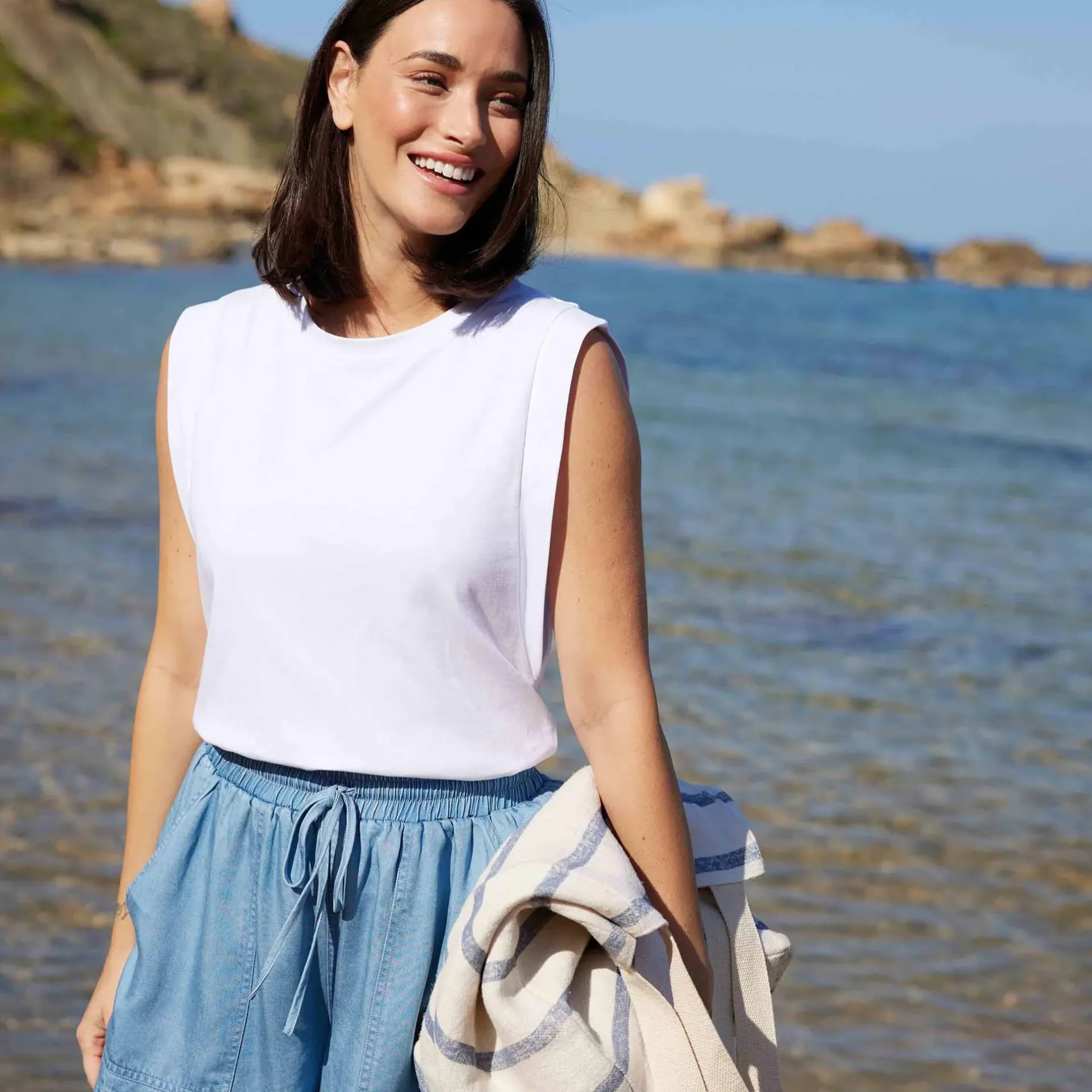 april-women39s-vest-in-optic-w-uUOpMtjN-2.webp Best TOG24 April Women's Vest In | Optic White