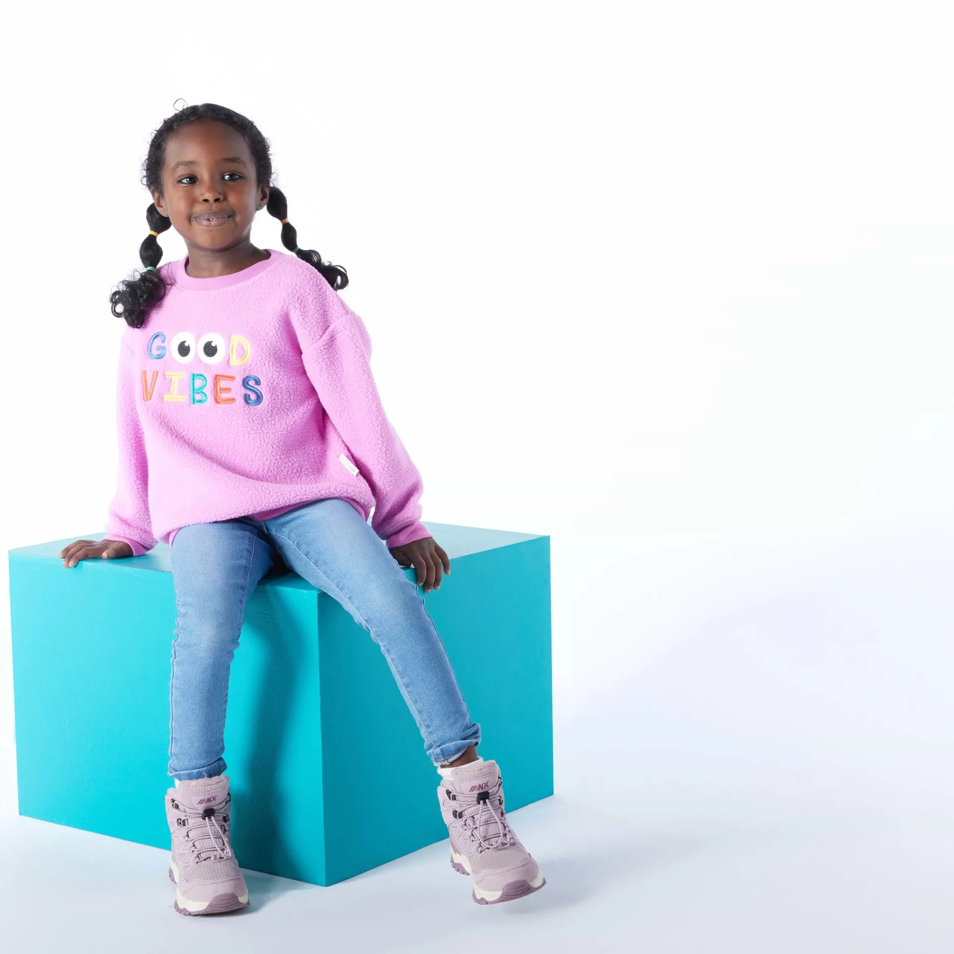 swaledale-kids-shaun-the-sheep-lEeAmGHO-3.webp New TOG24 Swaledale Kids Shaun The Sheep Sherpa Sweat Piglet Pink